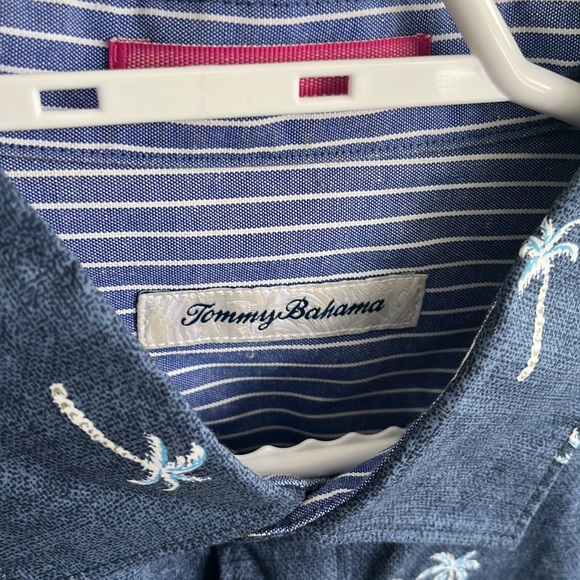 Tommy Bahama - button Up short sleeve - M - Picture 2 of 4